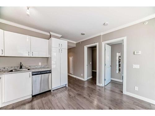 1103-10 Brentwood Common Nw, Calgary, AB - Indoor Photo Showing Kitchen