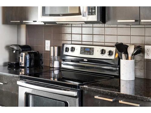 71 Copperpond Close Se, Calgary, AB - Indoor Photo Showing Kitchen