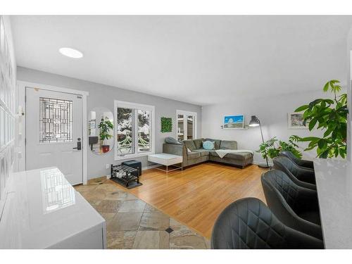 51 Lake Wapta Rise Se, Calgary, AB - Indoor Photo Showing Living Room