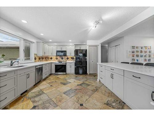 51 Lake Wapta Rise Se, Calgary, AB - Indoor Photo Showing Kitchen