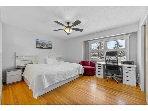 51 Lake Wapta Rise Se, Calgary, AB - Indoor Photo Showing Bedroom