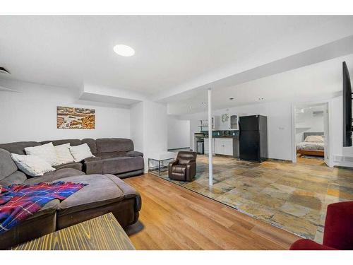 51 Lake Wapta Rise Se, Calgary, AB - Indoor Photo Showing Living Room