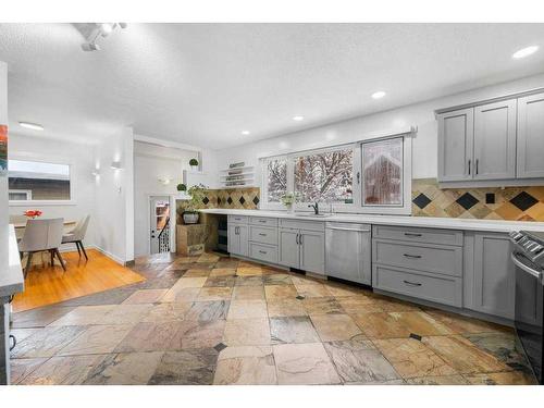 51 Lake Wapta Rise Se, Calgary, AB - Indoor Photo Showing Kitchen