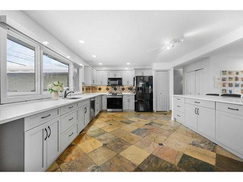 51 Lake Wapta Rise Se, Calgary, AB - Indoor Photo Showing Kitchen