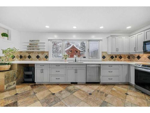 51 Lake Wapta Rise Se, Calgary, AB - Indoor Photo Showing Kitchen