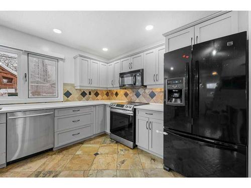 51 Lake Wapta Rise Se, Calgary, AB - Indoor Photo Showing Kitchen