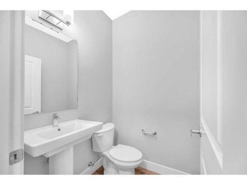 117 Masters Row Se, Calgary, AB - Indoor Photo Showing Bathroom