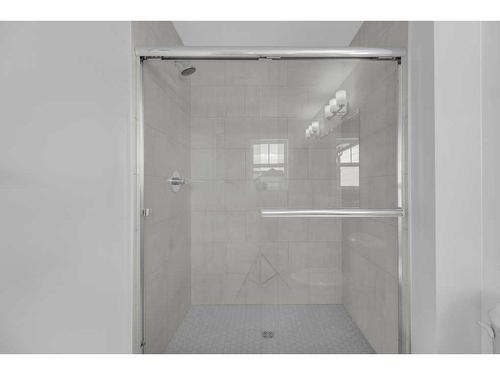 117 Masters Row Se, Calgary, AB - Indoor Photo Showing Bathroom