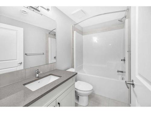 117 Masters Row Se, Calgary, AB - Indoor Photo Showing Bathroom