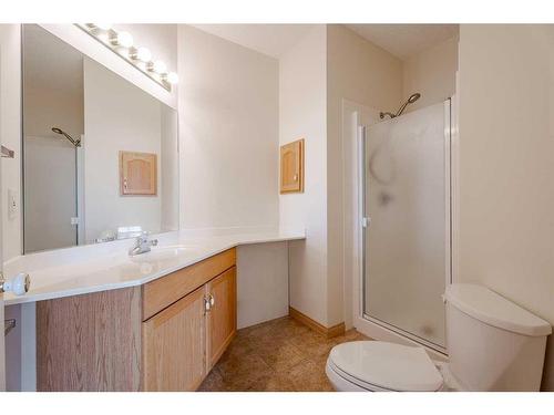 226-1920 14 Avenue Ne, Calgary, AB - Indoor Photo Showing Bathroom