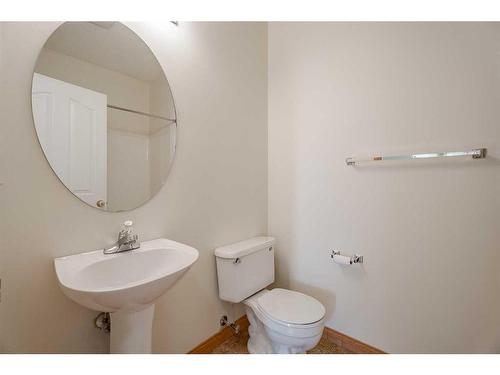 226-1920 14 Avenue Ne, Calgary, AB - Indoor Photo Showing Bathroom