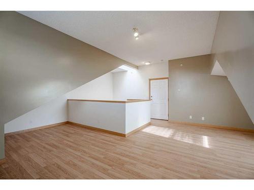 226-1920 14 Avenue Ne, Calgary, AB - Indoor Photo Showing Other Room