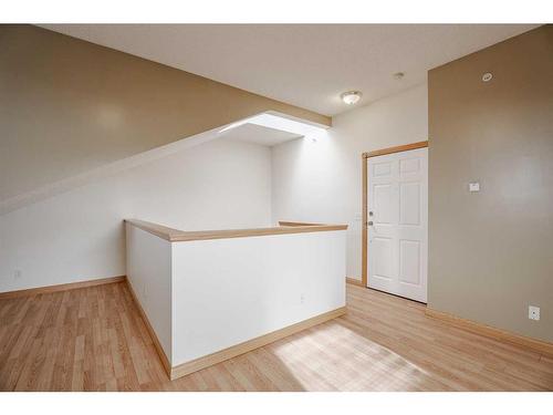 226-1920 14 Avenue Ne, Calgary, AB - Indoor Photo Showing Other Room