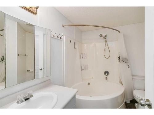 132 Mitchell Drive, Fort Mcmurray, AB - Indoor Photo Showing Bathroom