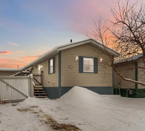 132 Mitchell Drive, Fort Mcmurray, AB - Outdoor