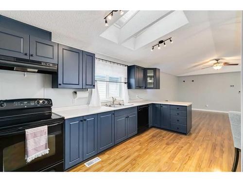 132 Mitchell Drive, Fort Mcmurray, AB - Indoor Photo Showing Kitchen