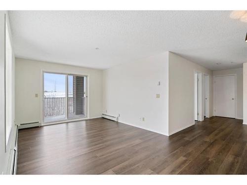 4214-1620 70 Street Se, Calgary, AB - Indoor