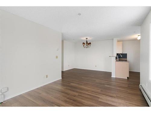 4214-1620 70 Street Se, Calgary, AB - Indoor Photo Showing Other Room