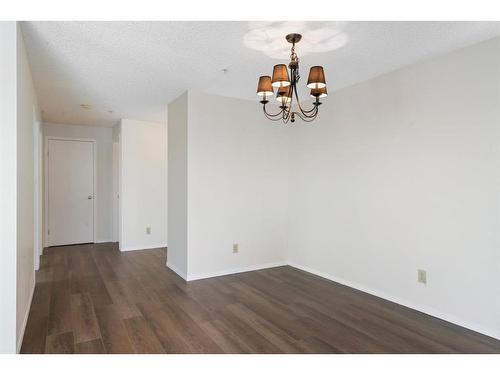 4214-1620 70 Street Se, Calgary, AB - Indoor Photo Showing Other Room