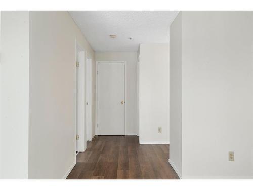 4214-1620 70 Street Se, Calgary, AB - Indoor Photo Showing Other Room