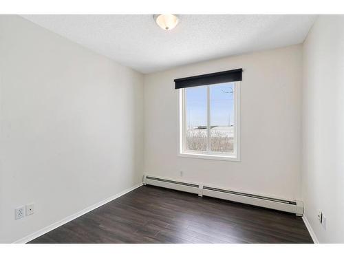 4214-1620 70 Street Se, Calgary, AB - Indoor Photo Showing Other Room