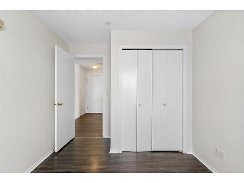 4214-1620 70 Street Se, Calgary, AB - Indoor Photo Showing Other Room