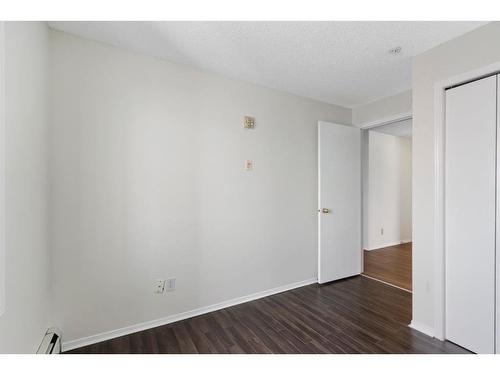 4214-1620 70 Street Se, Calgary, AB - Indoor Photo Showing Other Room