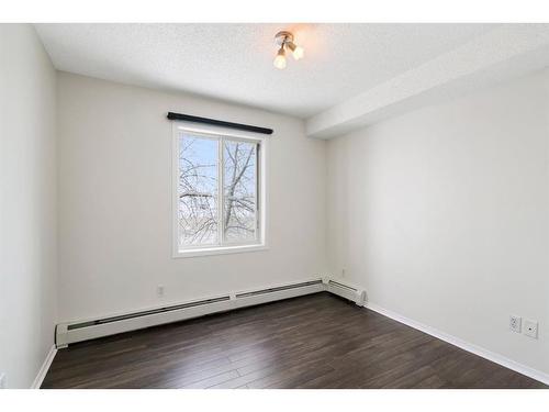 4214-1620 70 Street Se, Calgary, AB - Indoor Photo Showing Other Room