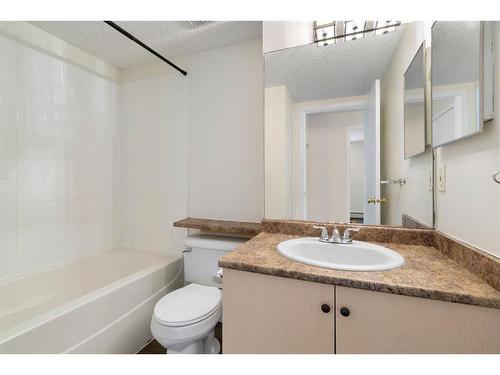 4214-1620 70 Street Se, Calgary, AB - Indoor Photo Showing Bathroom