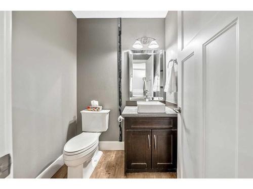 1414 26A Street Sw, Calgary, AB - Indoor Photo Showing Bathroom