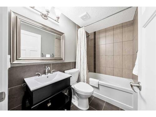 1414 26A Street Sw, Calgary, AB - Indoor Photo Showing Bathroom