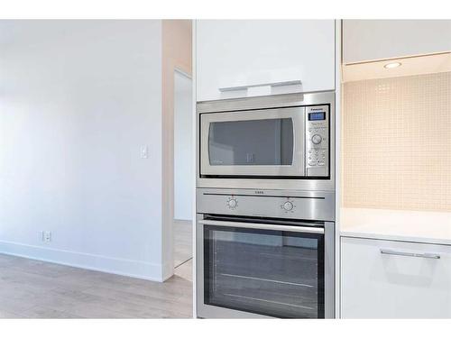 805-901 10 Avenue Sw, Calgary, AB - Indoor Photo Showing Kitchen