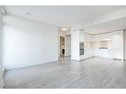 805-901 10 Avenue Sw, Calgary, AB - Indoor Photo Showing Kitchen