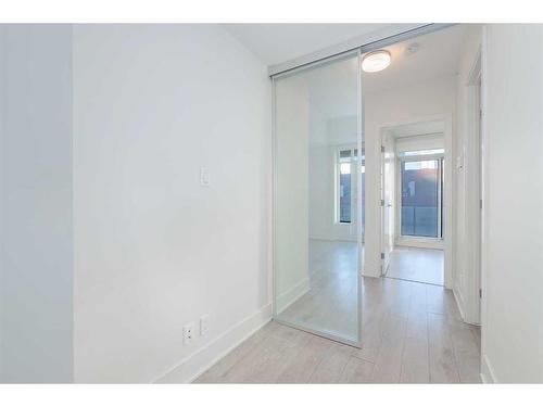 805-901 10 Avenue Sw, Calgary, AB - Indoor Photo Showing Other Room