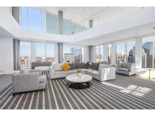 805-901 10 Avenue Sw, Calgary, AB - Indoor Photo Showing Living Room