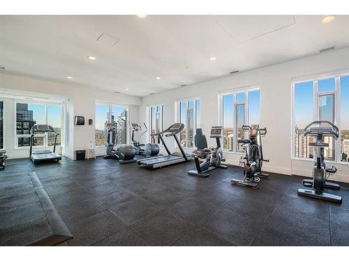 805-901 10 Avenue Sw, Calgary, AB - Indoor Photo Showing Gym Room