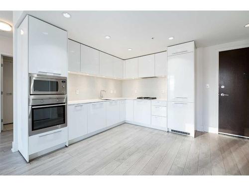 805-901 10 Avenue Sw, Calgary, AB - Indoor Photo Showing Kitchen