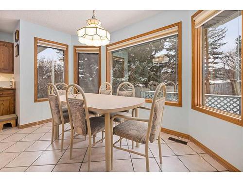 99 Oakmount Court Sw, Calgary, AB - Indoor Photo Showing Dining Room