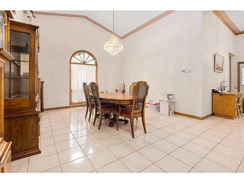 99 Oakmount Court Sw, Calgary, AB - Indoor Photo Showing Dining Room