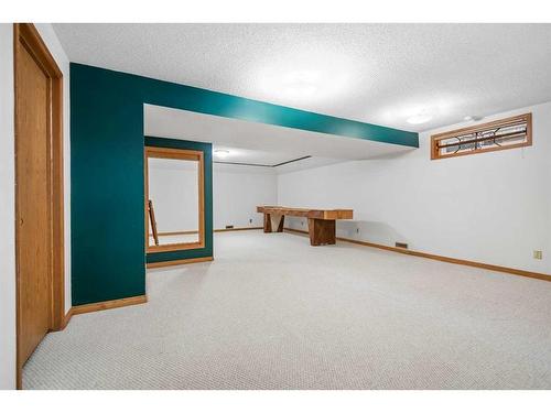 99 Oakmount Court Sw, Calgary, AB - Indoor Photo Showing Other Room