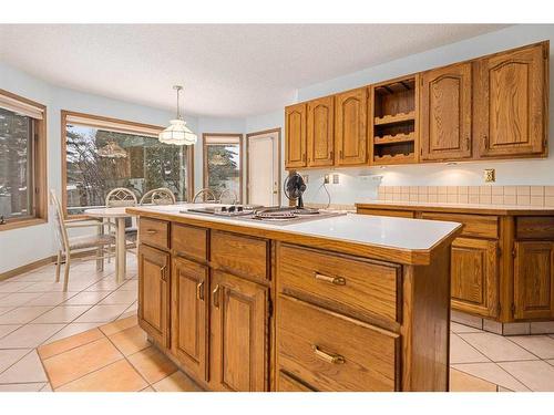 99 Oakmount Court Sw, Calgary, AB - Indoor Photo Showing Kitchen