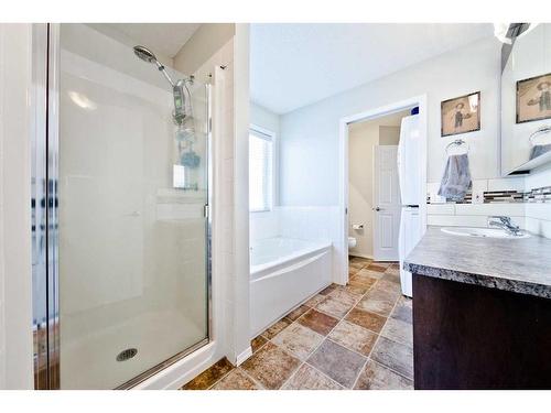 17 Tuscany Valley Park Nw, Calgary, AB - Indoor Photo Showing Bathroom