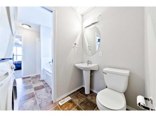 17 Tuscany Valley Park Nw, Calgary, AB - Indoor Photo Showing Bathroom