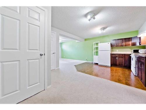 17 Tuscany Valley Park Nw, Calgary, AB - Indoor Photo Showing Kitchen