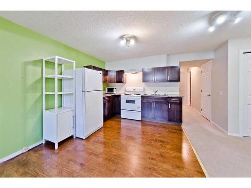 17 Tuscany Valley Park Nw, Calgary, AB - Indoor Photo Showing Kitchen