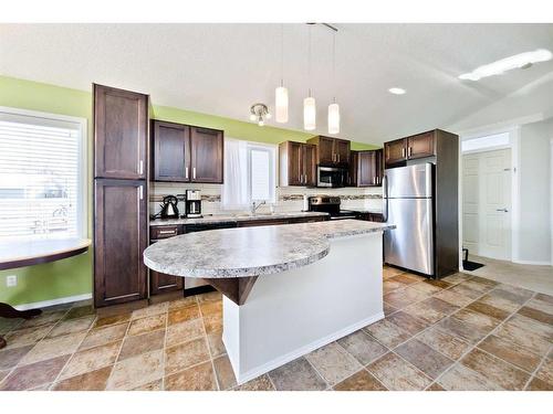 17 Tuscany Valley Park Nw, Calgary, AB - Indoor Photo Showing Kitchen