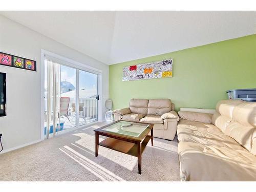 17 Tuscany Valley Park Nw, Calgary, AB - Indoor Photo Showing Living Room