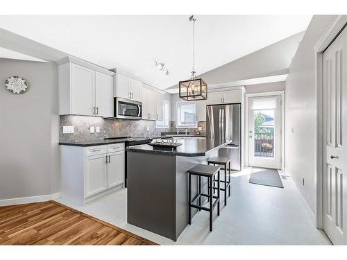 336 Willow Ridge Manor, Diamond Valley, AB - Indoor Photo Showing Kitchen With Stainless Steel Kitchen With Upgraded Kitchen