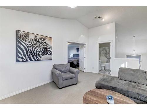 42 Royal Birch Terrace Nw, Calgary, AB - Indoor Photo Showing Living Room