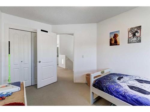 42 Royal Birch Terrace Nw, Calgary, AB - Indoor Photo Showing Bedroom